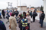 Pozorování dalekohledem na střeše hvězdárny